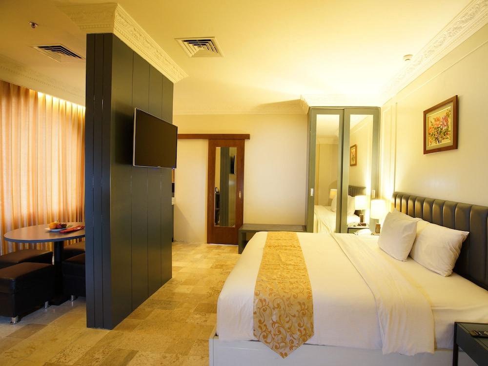 D'Salvatore Boutique Hotel Yogyakarta Maguwo Exterior photo