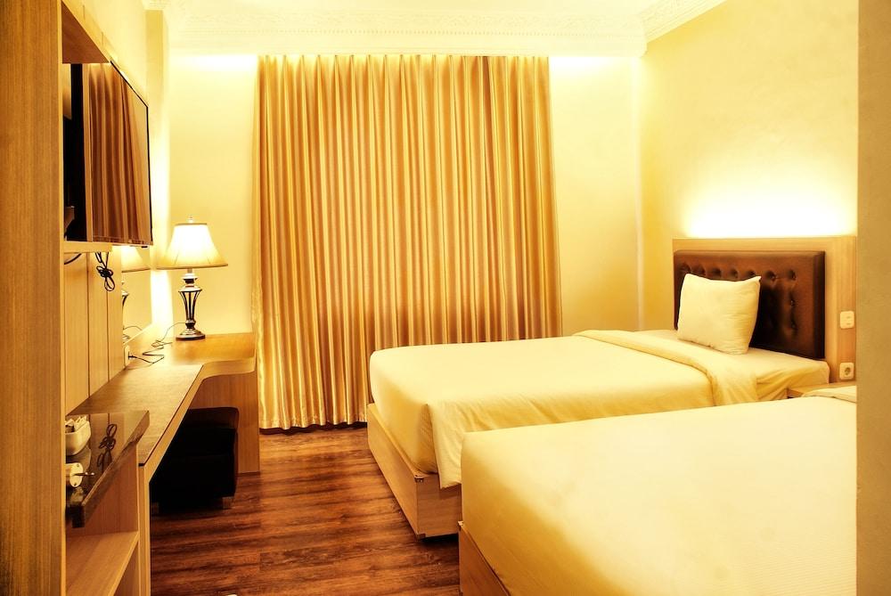D'Salvatore Boutique Hotel Yogyakarta Maguwo Exterior photo