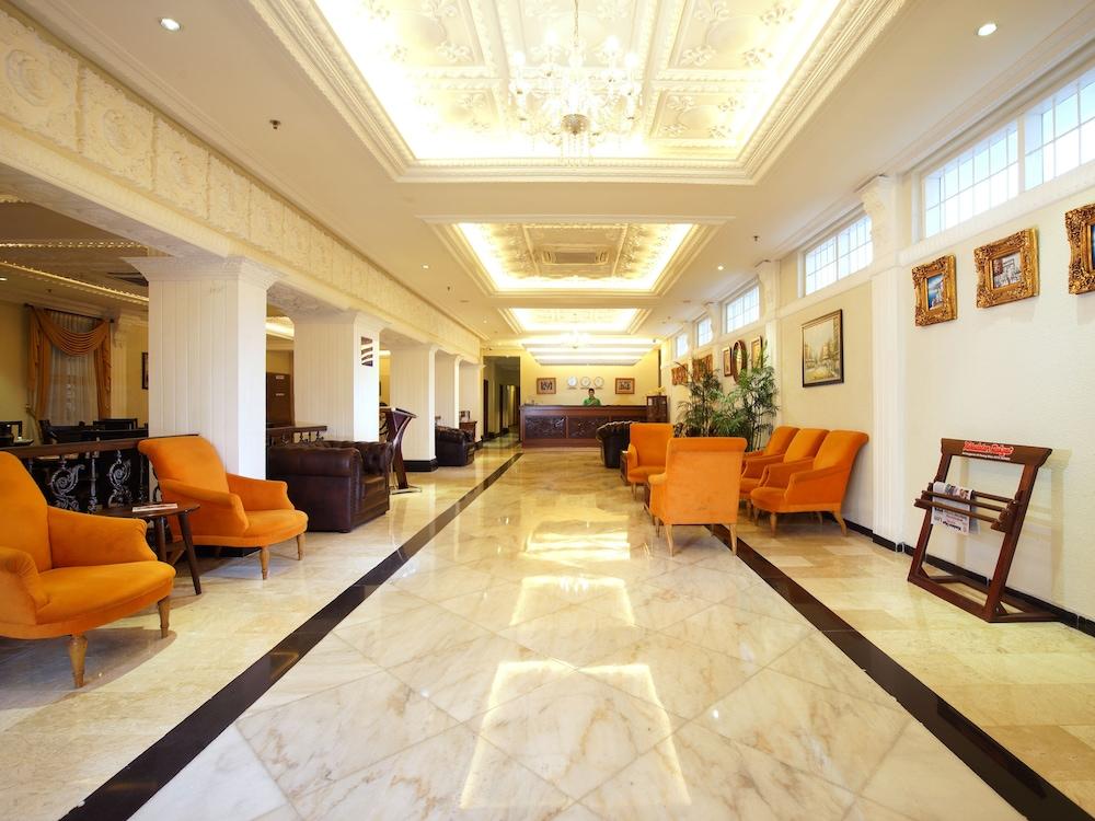 D'Salvatore Boutique Hotel Yogyakarta Maguwo Exterior photo