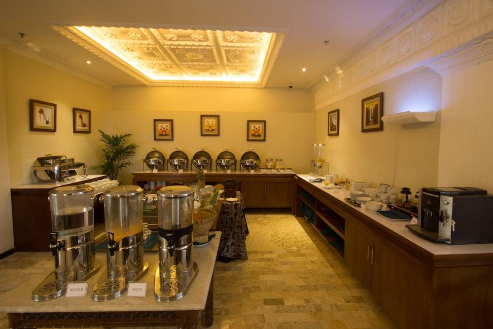 D'Salvatore Boutique Hotel Yogyakarta Maguwo Exterior photo