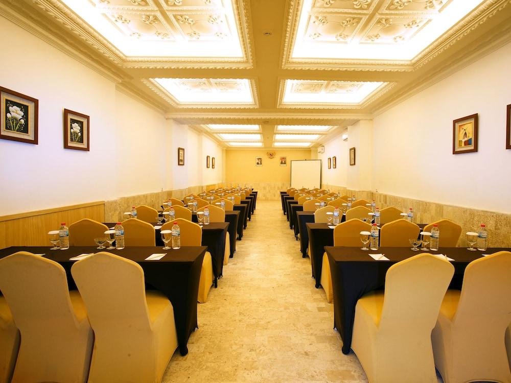 D'Salvatore Boutique Hotel Yogyakarta Maguwo Exterior photo