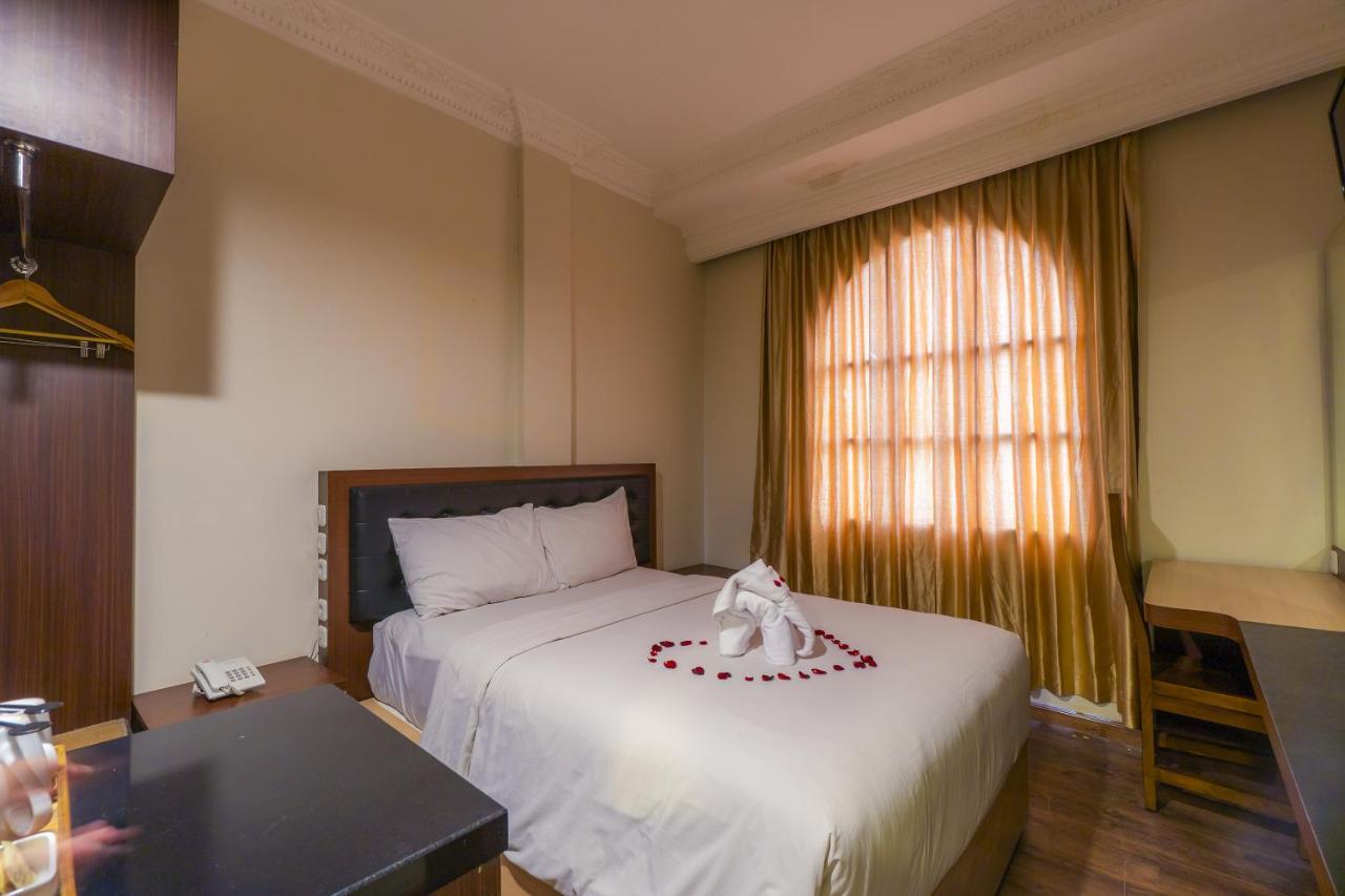 D'Salvatore Boutique Hotel Yogyakarta Maguwo Exterior photo