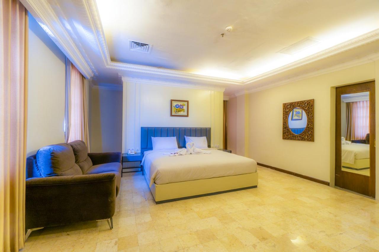 D'Salvatore Boutique Hotel Yogyakarta Maguwo Exterior photo