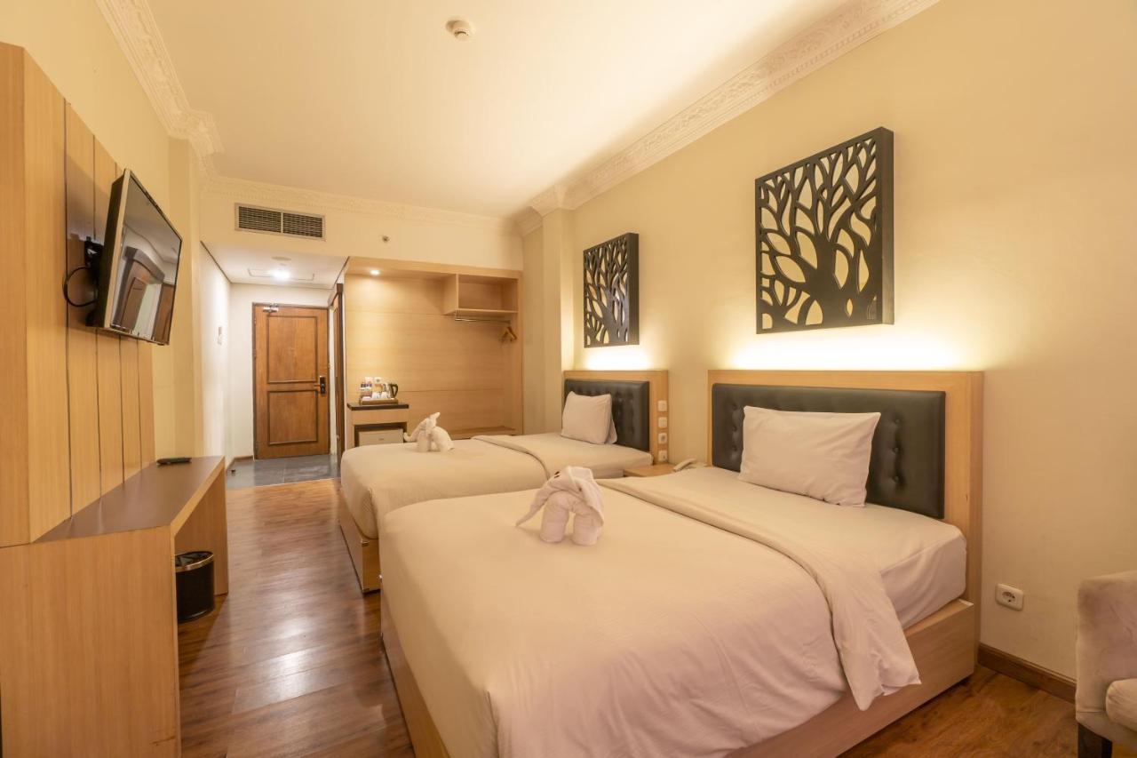 D'Salvatore Boutique Hotel Yogyakarta Maguwo Exterior photo