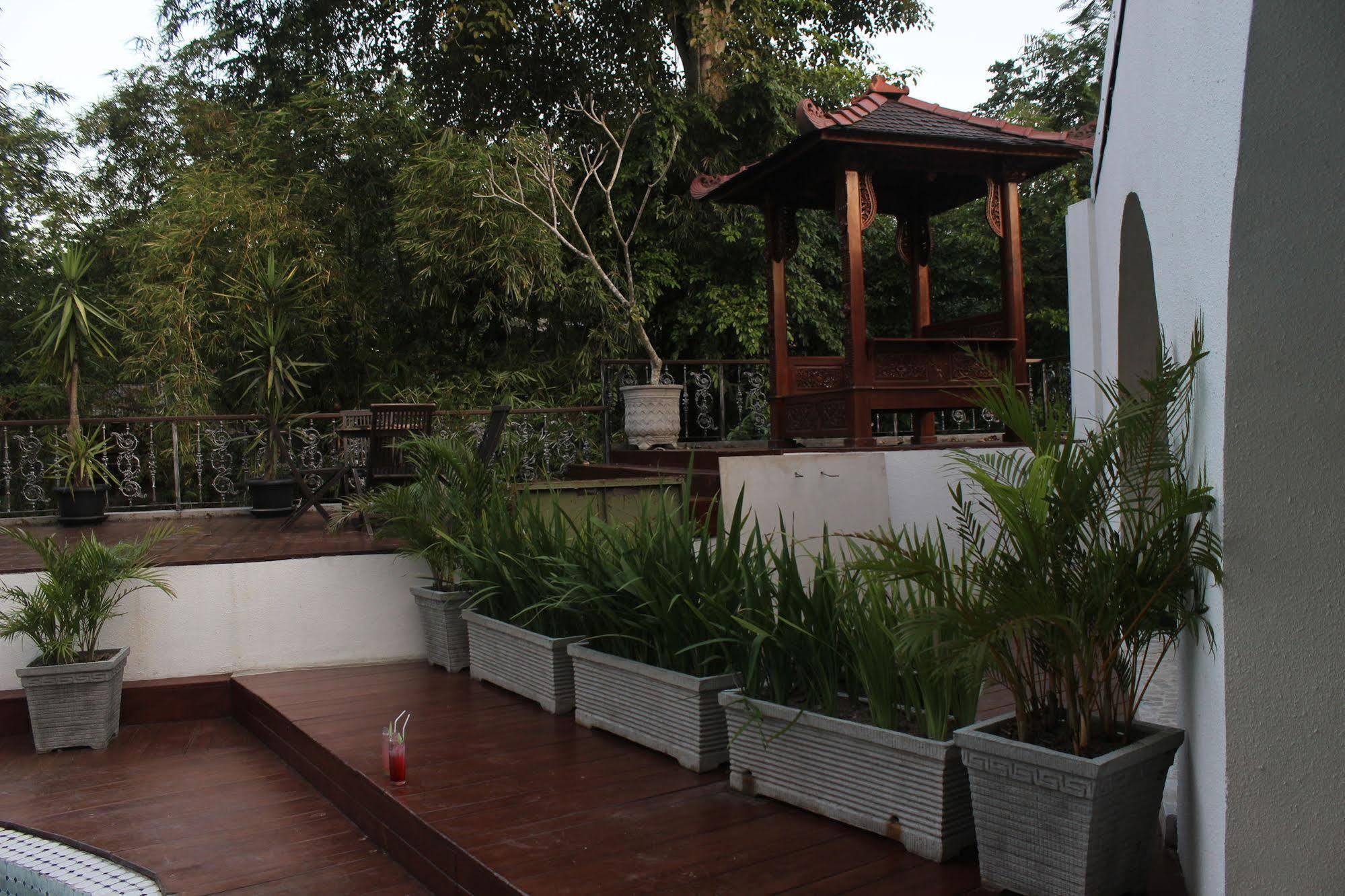 D'Salvatore Boutique Hotel Yogyakarta Maguwo Exterior photo
