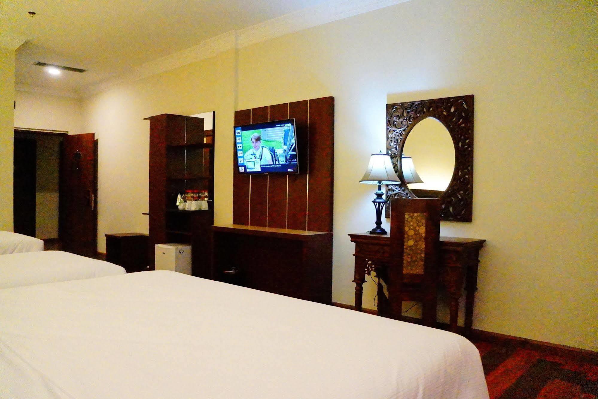 D'Salvatore Boutique Hotel Yogyakarta Maguwo Exterior photo