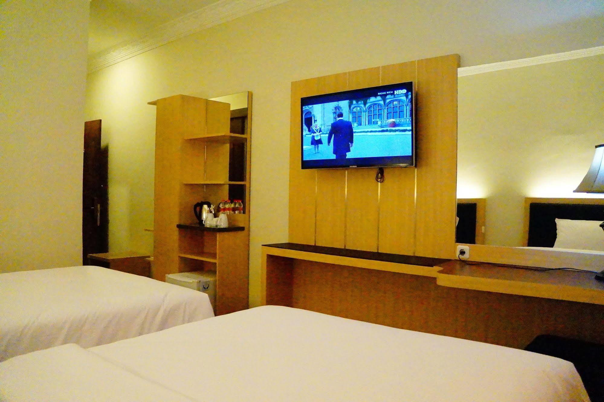 D'Salvatore Boutique Hotel Yogyakarta Maguwo Exterior photo