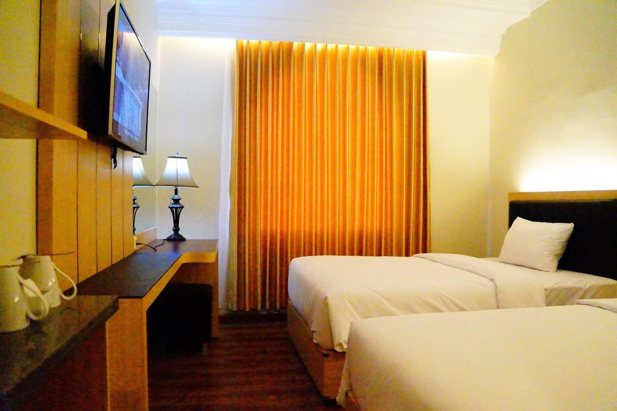 D'Salvatore Boutique Hotel Yogyakarta Maguwo Exterior photo