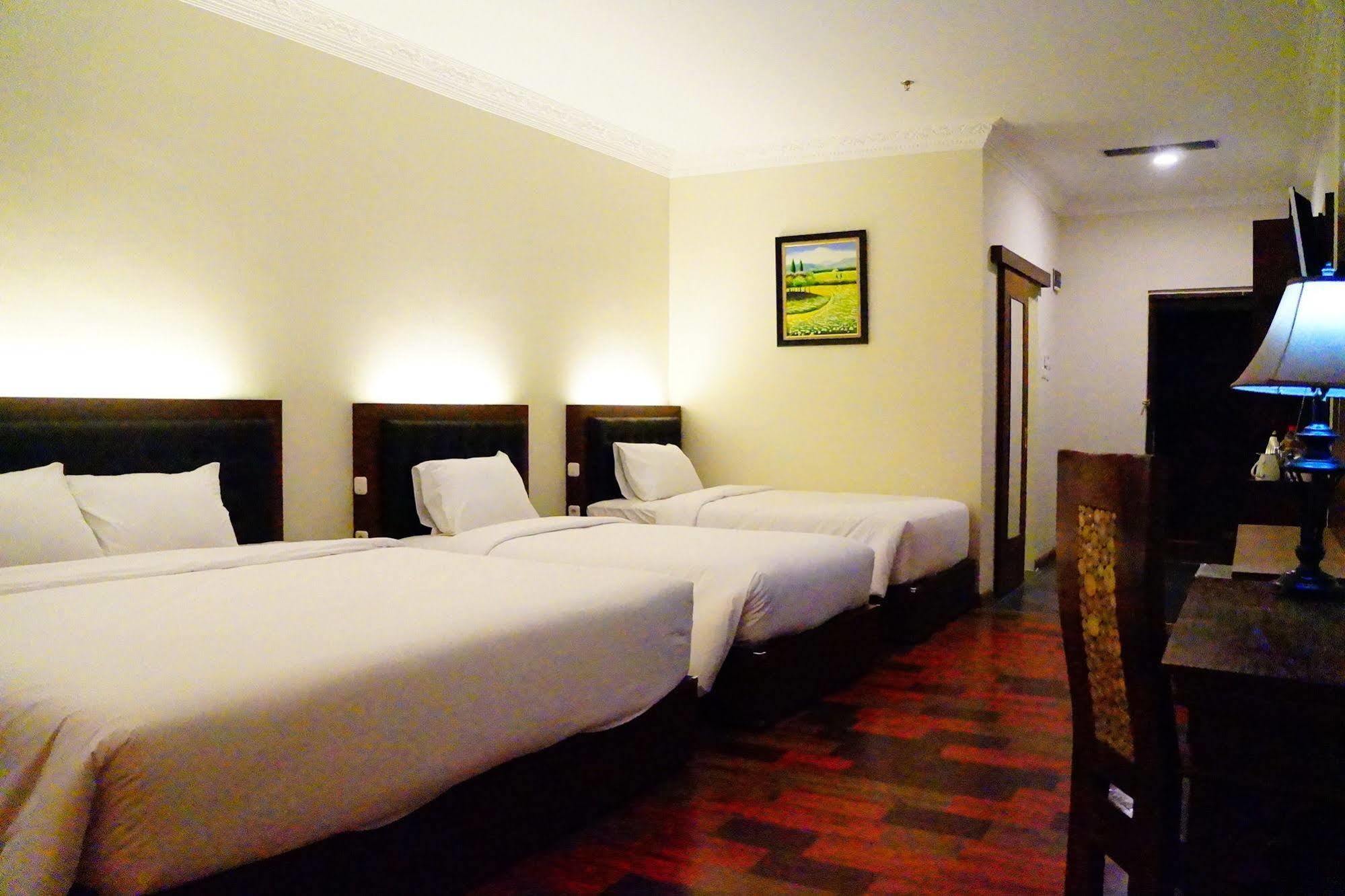 D'Salvatore Boutique Hotel Yogyakarta Maguwo Exterior photo